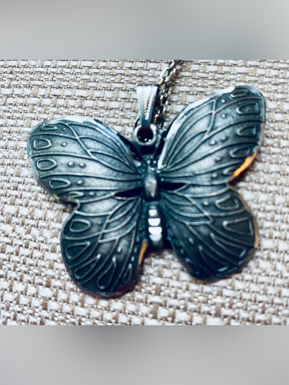 VINTAGE Pewter Butterfly necklace - Picture 3 of 4